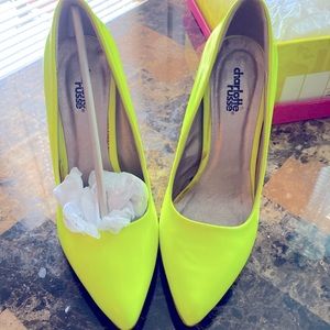 Neon Yellow Pumps!